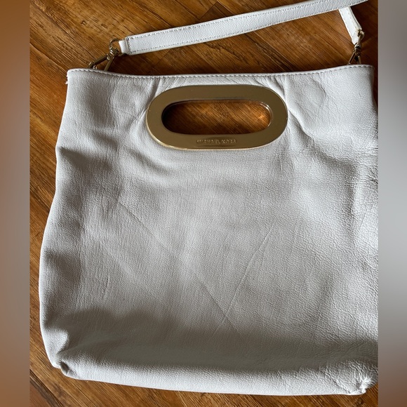 Michael Kors Cream Leather Shoulder Bag - Picture 4 of 9